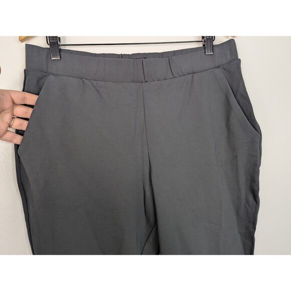 Universal Standard Moro Pocket Signature Ponte Pants in Charcoal - Picture 5 of 11